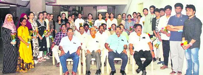 నీట్‌ ఫలితాల్లో శ్రీచైతన్య విజయకేతనం 