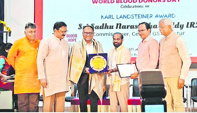 సెంట్రల్ జీఎస్టీ కమిషనర్ నరసింహారెడ్డికి అవార్డు ప్రద