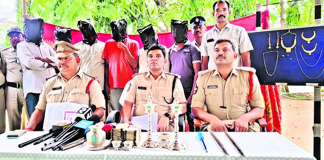 ఆరుగురు పగటి దొంగలు అరెస్ట్