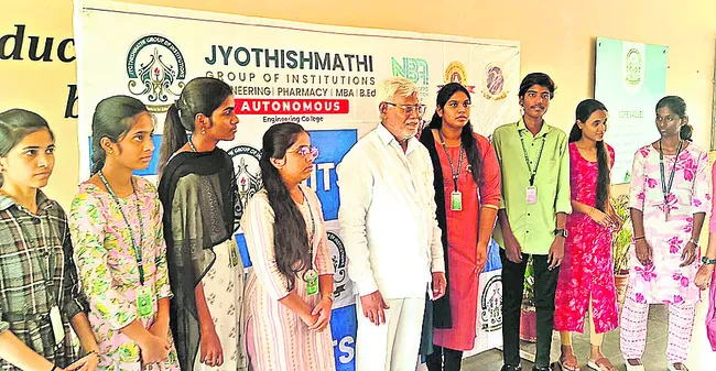‘జ్యోతిష్మతి’ విద్యార్థులకు కార్పొరేట్ ఉద్యోగాలు