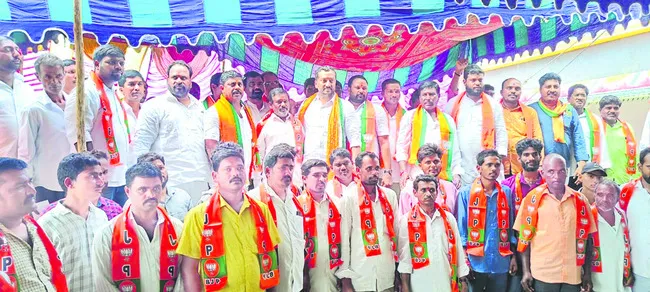 స్థానిక ఎన్నికల్లో సత్తా చాటాలి