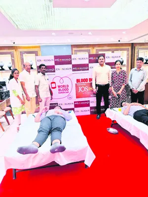 యువత స్వచ్ఛందంగా రక్తదానం చేయాలి