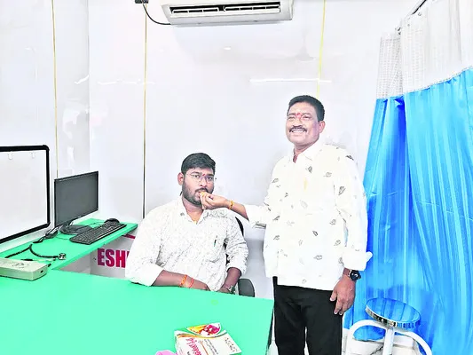 తండ్రి కృషి.. డాక్టర్‌గా బిడ్డ
