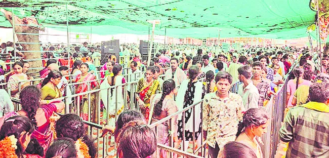 శ్రీనివాసా... శ్రీపురుషోత్తమా...