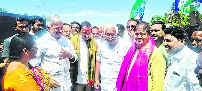 సమష్టిగా పోరాడుదాం