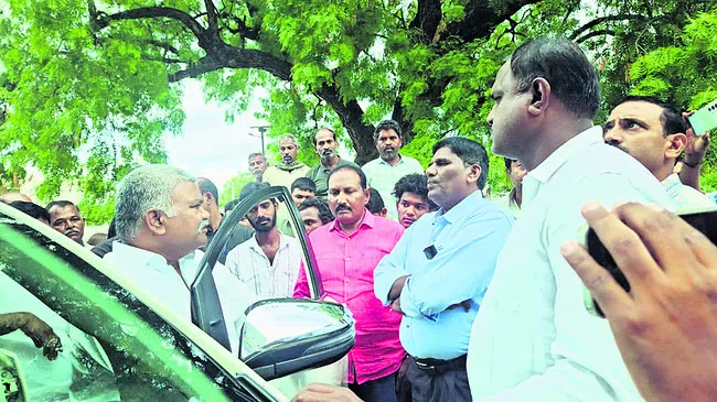 అనుమతులున్నా తాడిపత్రికి పంపరా?