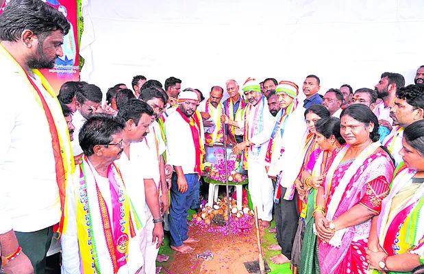 ఫూలే దంపతుల జీవితం ఆదర్శనీయం
