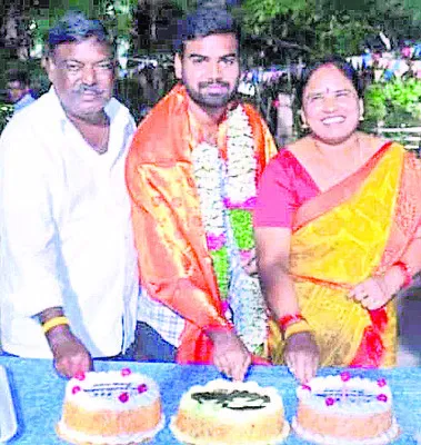 వెలివేసినా.. విజయబావుటా!