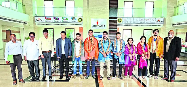 సెలవులో కలెక్టర్
