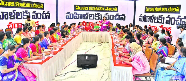 రాష్ట్రంలో మహిళలకు రక్షణ లేదు