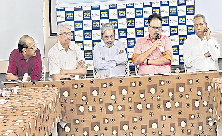 Senior Journalists Opinions On Democracy Freedom of the Press Round Table: TS