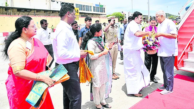 ఉప రాష్ట్రపతికి ఘనస్వాగతం