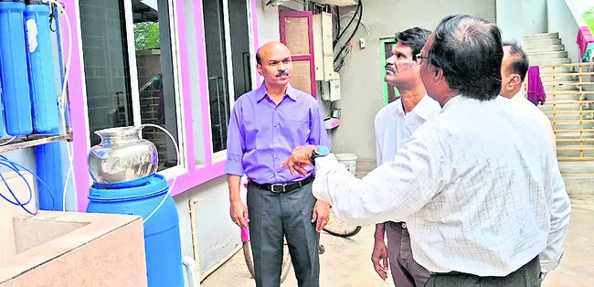 వృద్ధులకు బాసటగా నిలవాలి