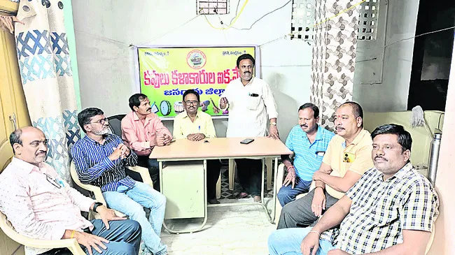 కష్టపడే స్వభావం ఉండాలి