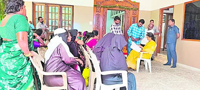 పేదలను ఇబ్బంది పెట్టొద్దు