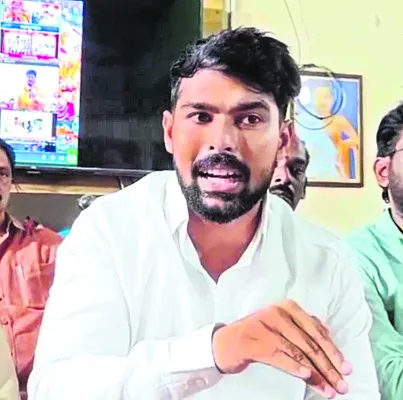 ఆధారాలుంటే చూపించండి