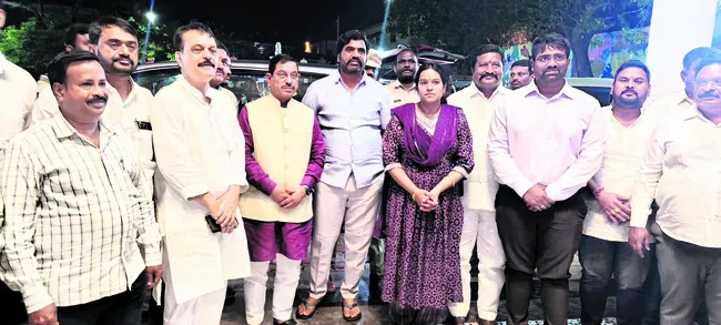 మంత్రాలయంలో కేంద్ర మంత్రి ప్రహ్లాద్ జోషి