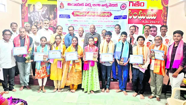 విద్యార్థులు ఉన్నత స్థాయికి ఎదగాలి