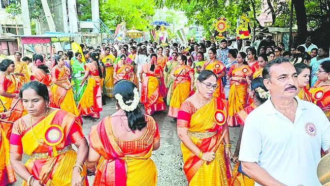 కోలాహలంగా శ్రీగిరి గిరి ప్రదక్షిణ