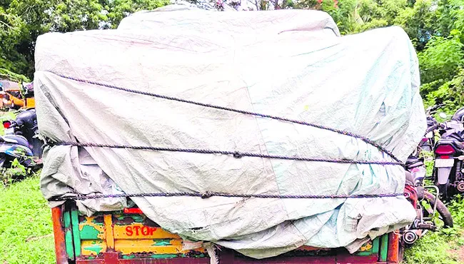 13 క్వింటాళ్ల రేషన్ బియ్యం స్వాధీనం