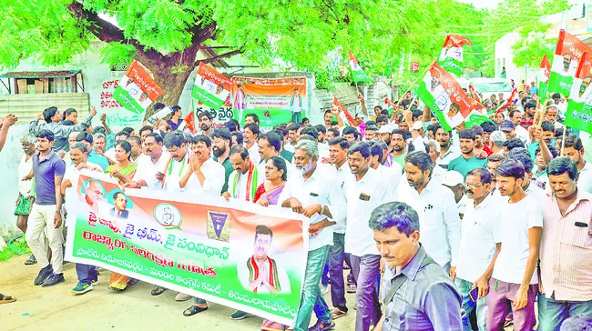 మతం పేరుతో కల్లోలం సృష్టిస్తున్నారు