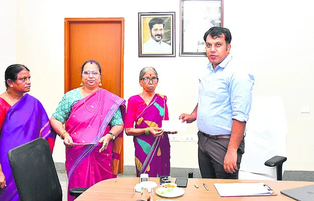 భూ నిర్వాసితులకు మూడో విడత పరిహారం