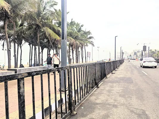 ‘ప్రధాని’ కార్యక్రమానికి పైసల్లేవ్.!