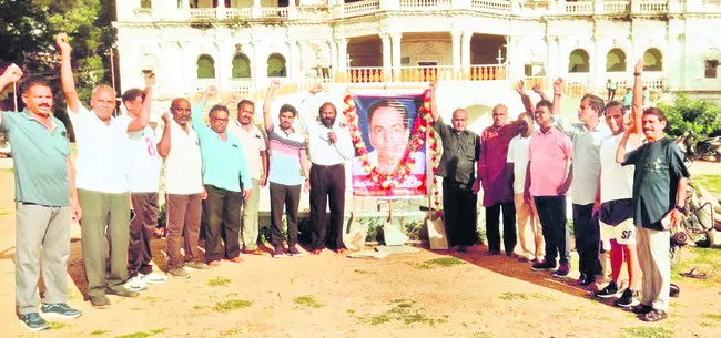 శ్రీశ్రీని ఆదుకున్న ఖ్యాతి వనపర్తిది