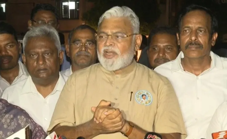 పోలీసులతో మమల్ని అణచలేరు: అంబటి రాంబాబు