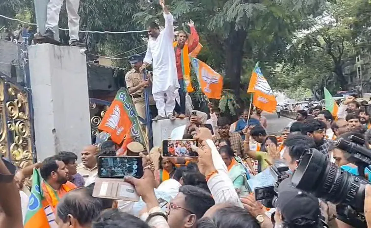 Telangana BJP Leaders Protest At GHMC Office