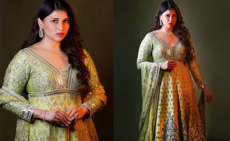 Bollywood actress Mannara Chopra Father Raman Rai Handa Dies In Mumbai