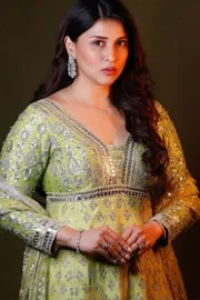 Bollywood actress Mannara Chopra Father Raman Rai Handa Dies In Mumbai2