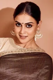 Actress Genelia Reacts On Marriage With Hero in Shooting Set1