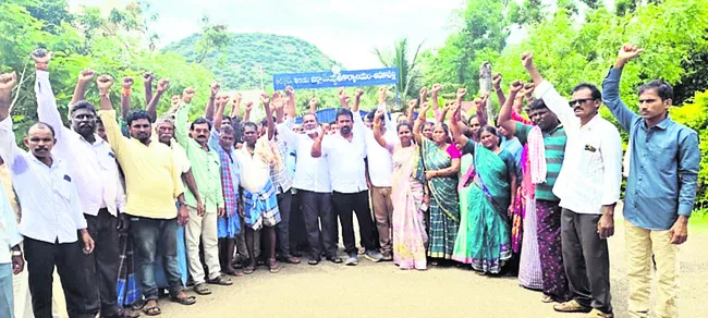 వివాదాస్పదమైన 334 ఎకరాల రిజిస్ట్రీ రద్దు చేయాలని ఫిర్యా