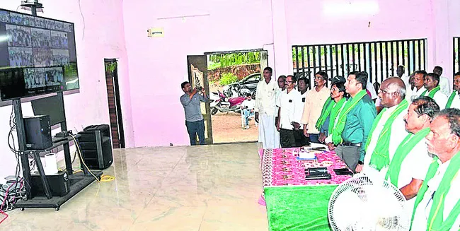 వ్యవసాయ అధికారుల   సూచనలు పాటించాలి