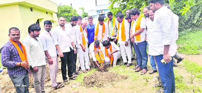 తల్లిపేరున మొక్క నాటి సంరక్షించాలి