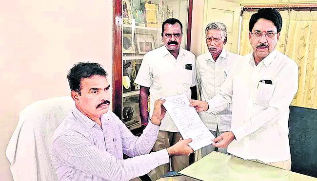 ఐదు నియోజకవర్గ స్థానాలకు 11 నామినేషన్లు
