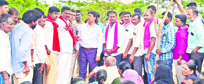 డబుల్ బెడ్రూం ఇళ్లు ఇవ్వాలి