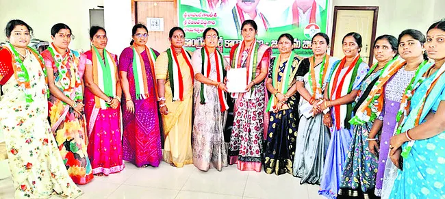 మహిళా కాంగ్రెస్ను బలోపేతం చేయాలి