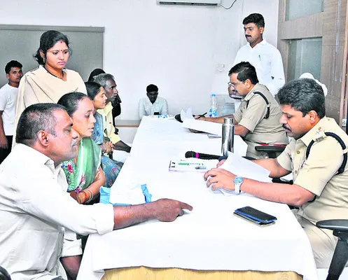 ఫిర్యాదుదారులకు న్యాయం చేయండి