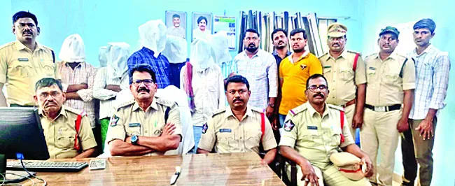 టీచర్ కిడ్నాప్ కేసులో వీడిన మిస్టరీ