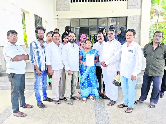 డబుల్ బెడ్రూం ఇళ్లపై దాడులు