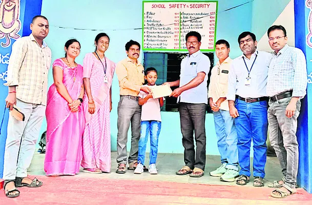 ఆదర్శం.. కల్వల ప్రాథమిక పాఠశాల