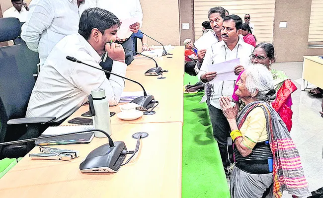 పెండింగ్ అర్జీల వివరాలు ఇవ్వండి