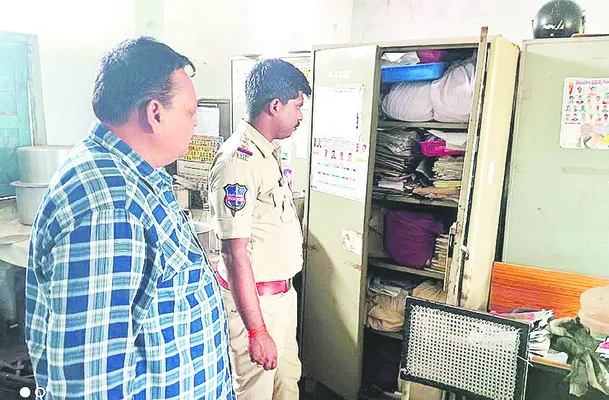 ప్రభుత్వ జూనియర్ కళాశాలలో చోరీ
