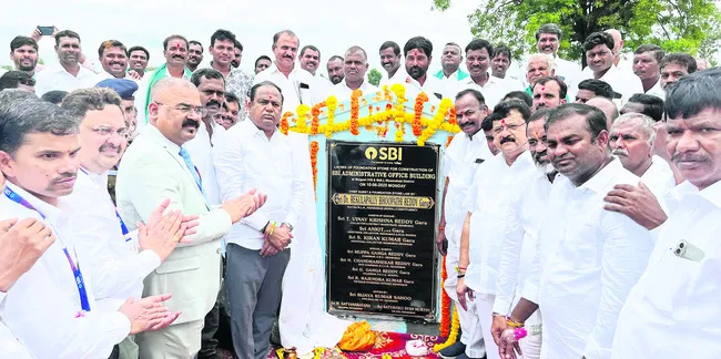 బ్యాంకులు కార్పొరేట్ సామాజిక బాధ్యతతో ఉండాలి