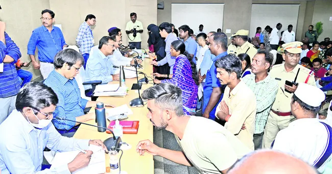 అర్జీలను సత్వరమే పరిష్కరించాలి