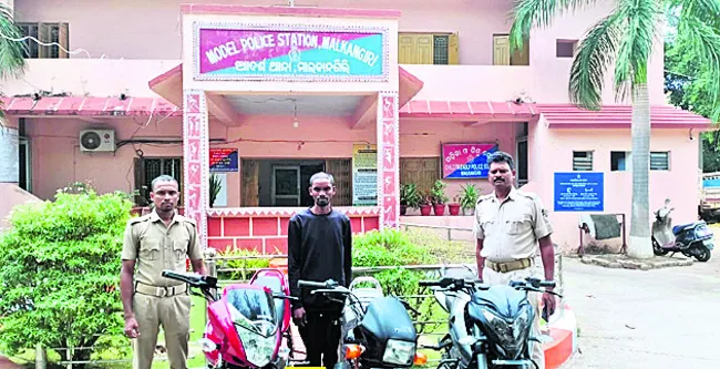 మూడు వాహనాలు స్వాధీనం