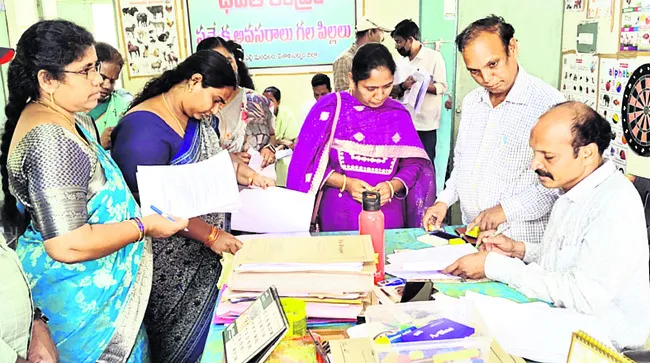 90 మంది ఉపాధ్యాయులకు బదిలీలు