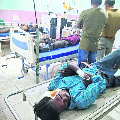 రెండు బైక్‌లు ఢీకొని ఆరుగురు యువకులకు తీవ్రగాయాలు 